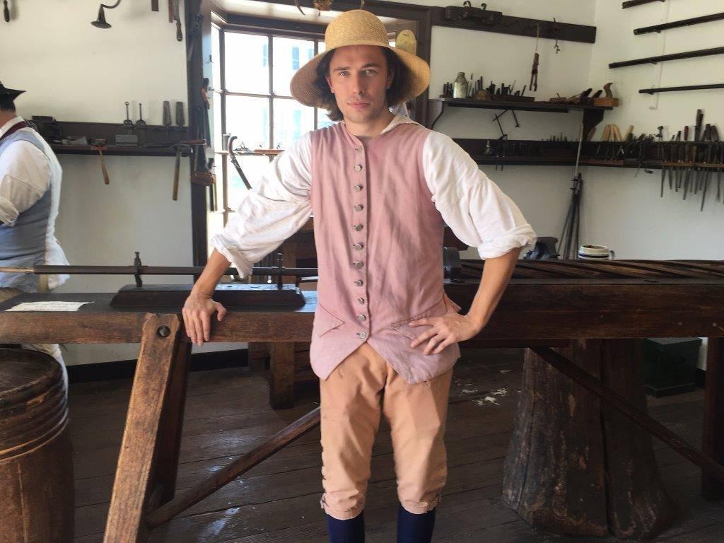 凯尔短打 in period costume at Colonial Williamsburg